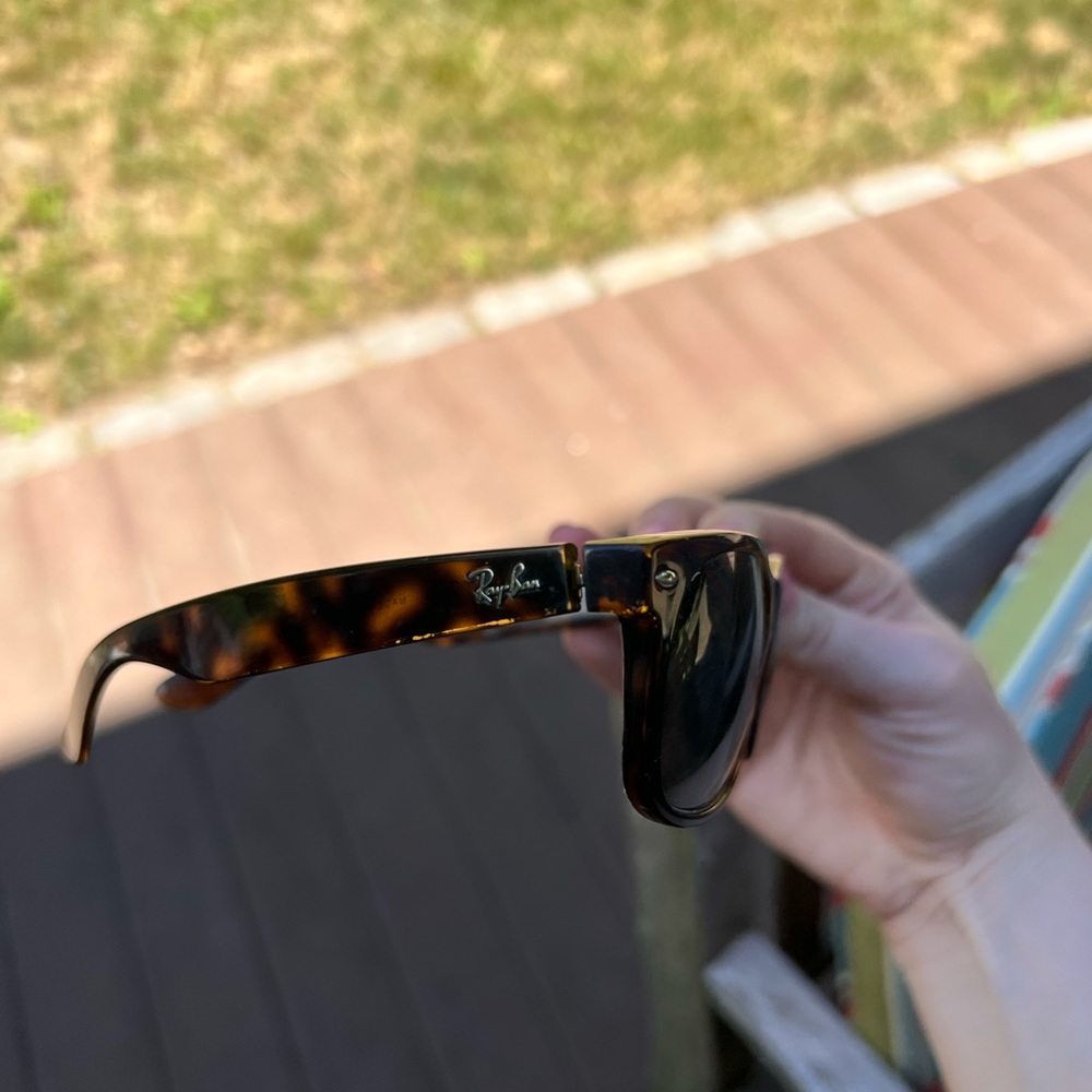Ray Bans Classic Wayfarer Tortoise/Brown - Picture 3 of 6